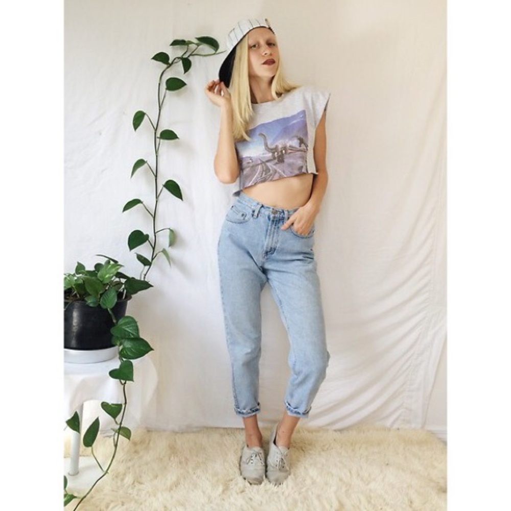 CLOSET CLOSING Levi’svintage mom jeans light wash